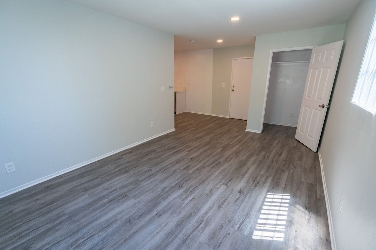 226 South Serrano - Photo 7 of 41