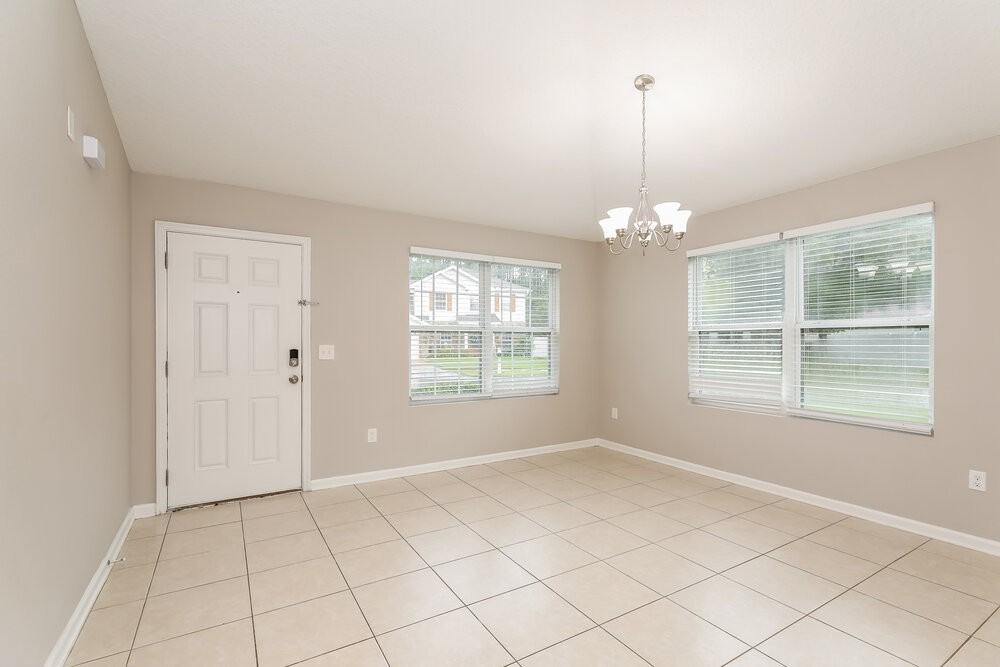 1403 Creek Point Blvd - Photo 5 of 16