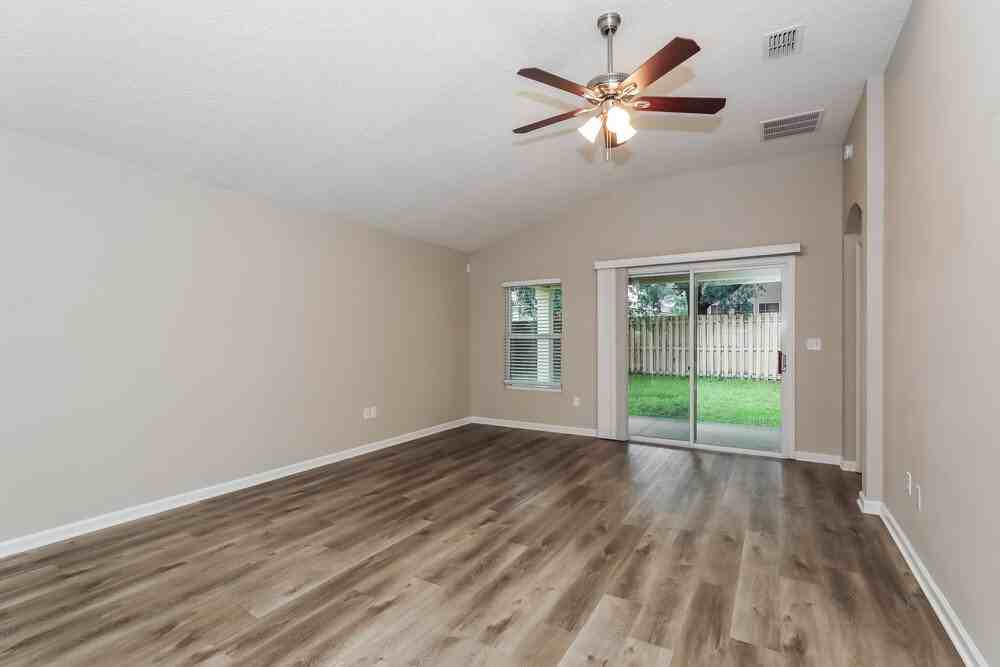 1403 Creek Point Blvd - Photo 7 of 16
