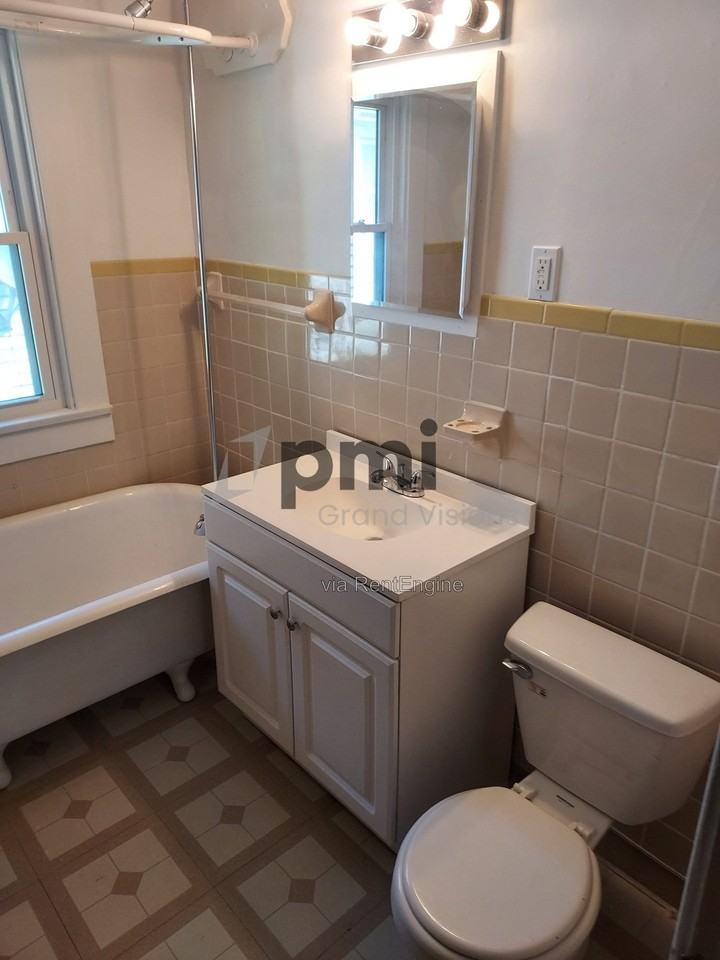 853 N College St - Photo 4 of 24