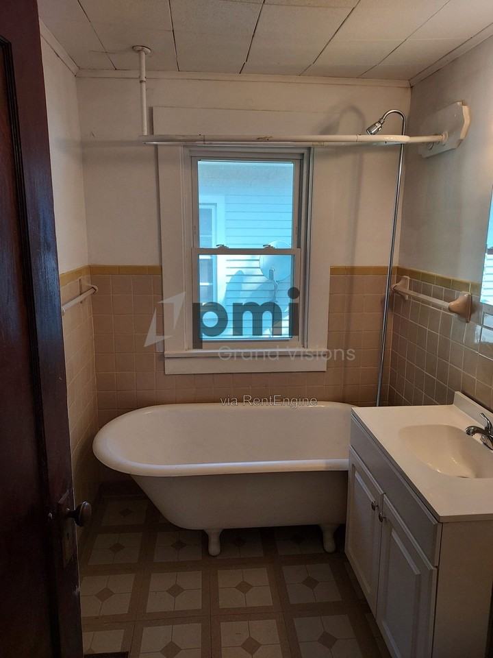 853 N College St - Photo 5 of 24