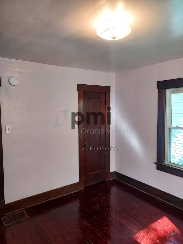 853 N College St - Photo 7 of 24