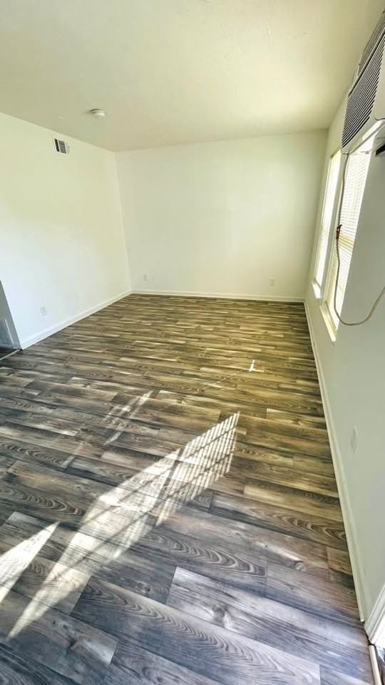 Eleven Oaks Apartments - Photo 2 of 9