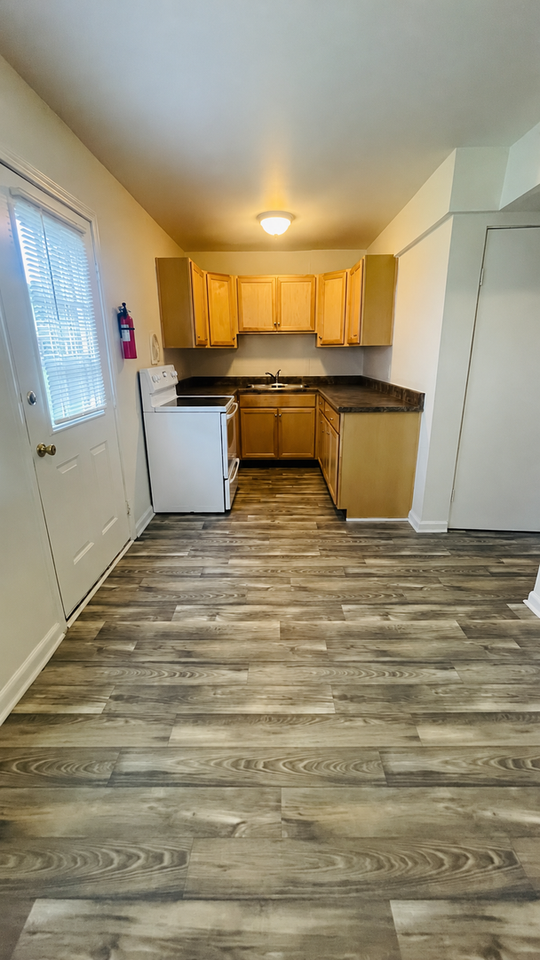Eleven Oaks Apartments - Photo 4 of 9