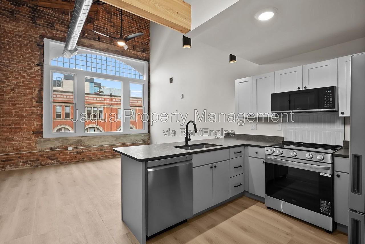 266 E Michigan Ave #401 - Photo 3 of 14