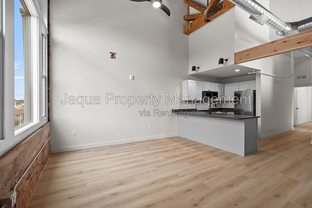 266 E Michigan Ave #401 - Photo 4 of 14