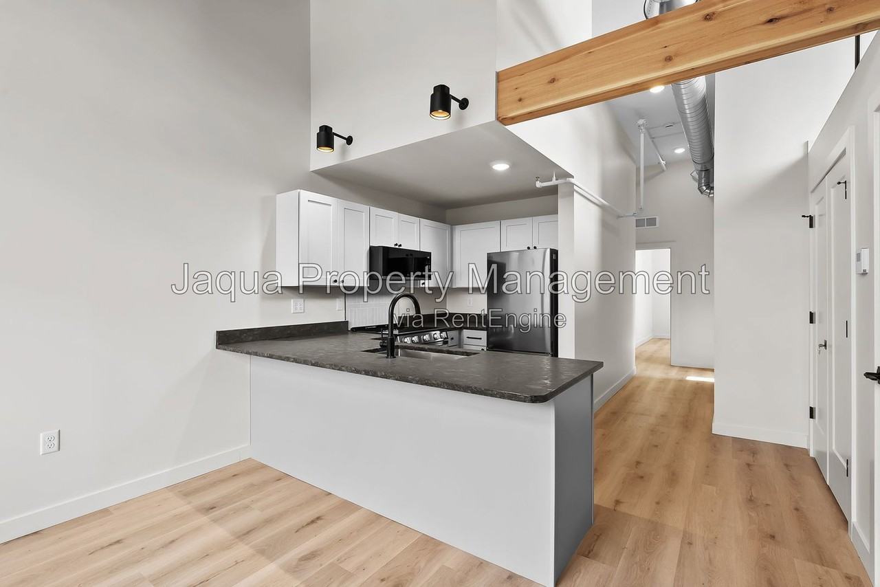 266 E Michigan Ave #401 - Photo 5 of 14
