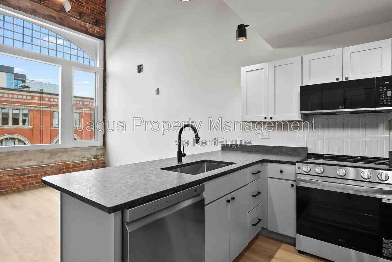 266 E Michigan Ave #401 - Photo 7 of 14