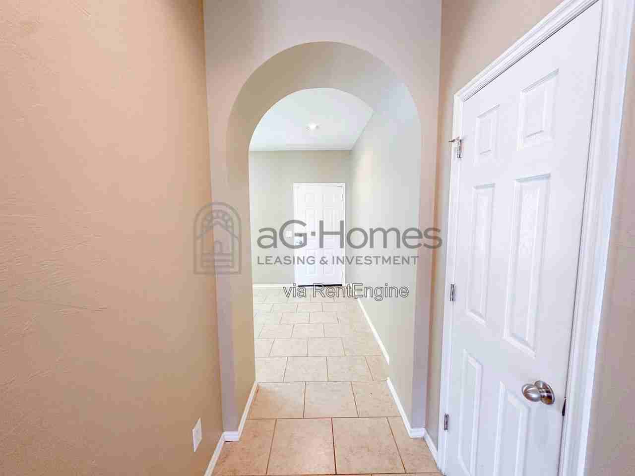 5925 Se 69th St - Photo 4 of 25