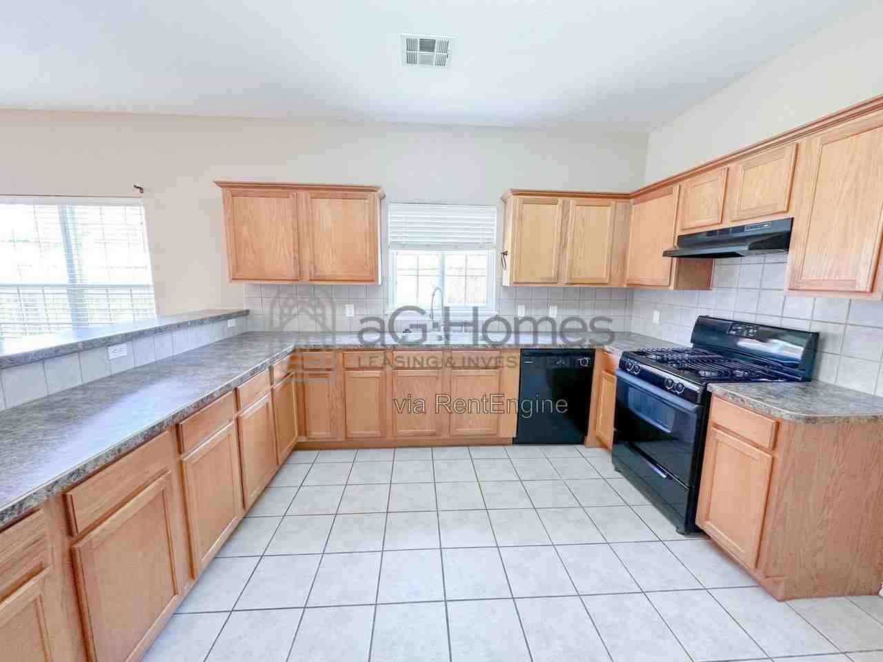 5925 Se 69th St - Photo 7 of 25