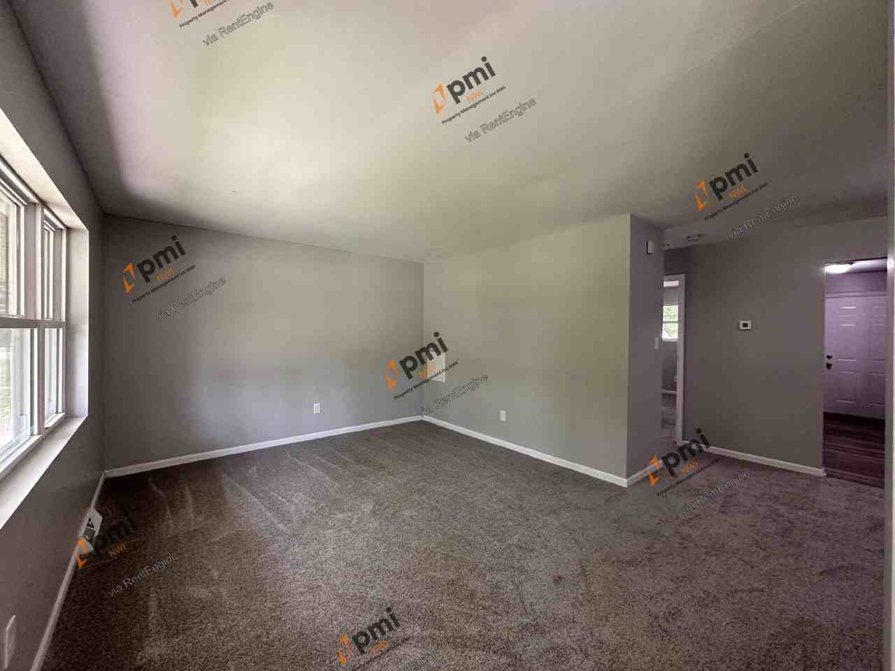 5931 Jefferson St - Photo 3 of 12