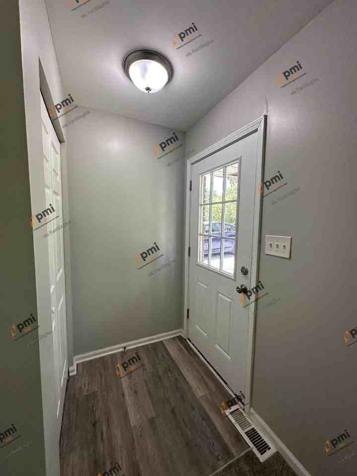5931 Jefferson St - Photo 4 of 12