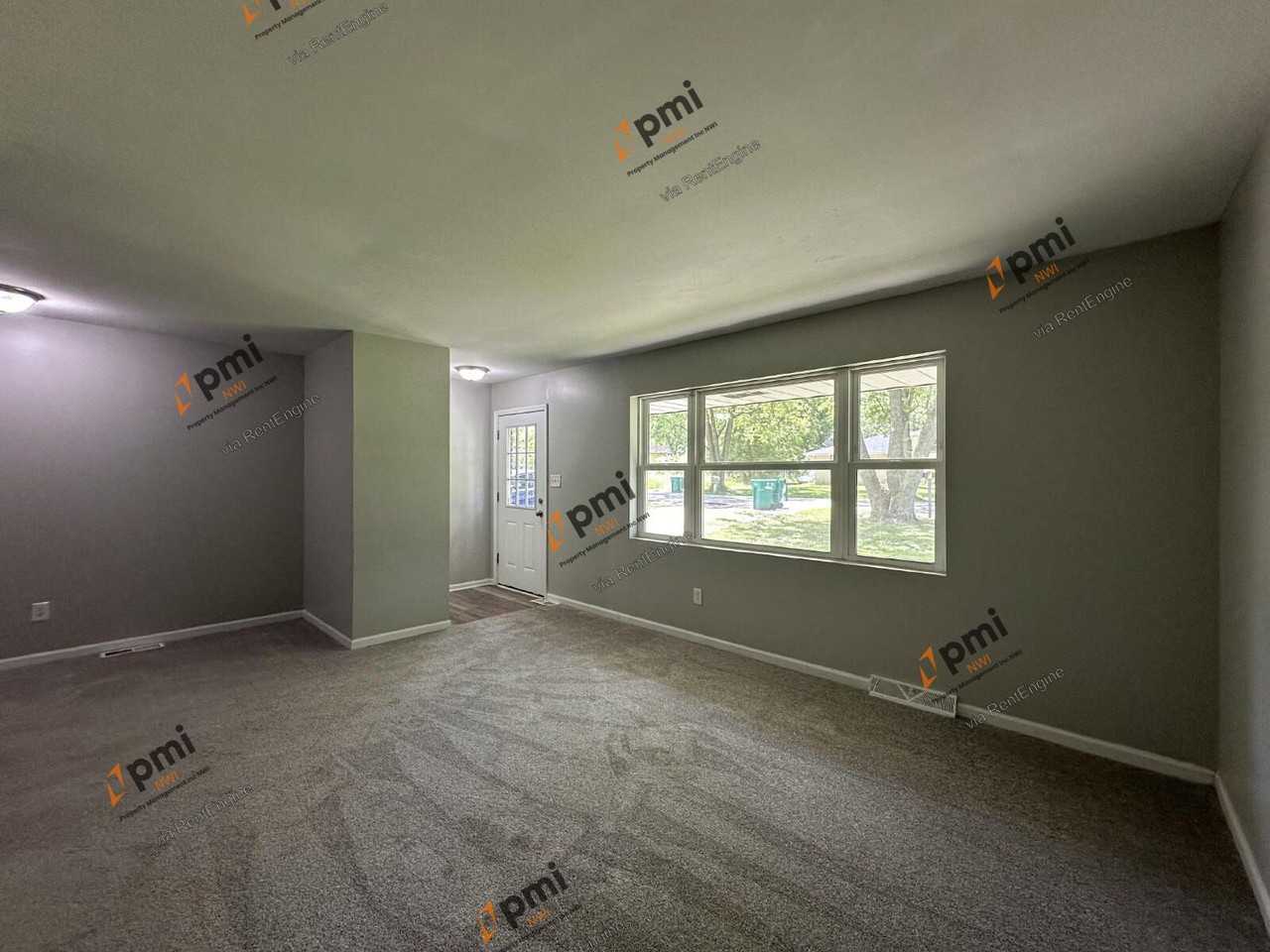 5931 Jefferson St - Photo 5 of 12