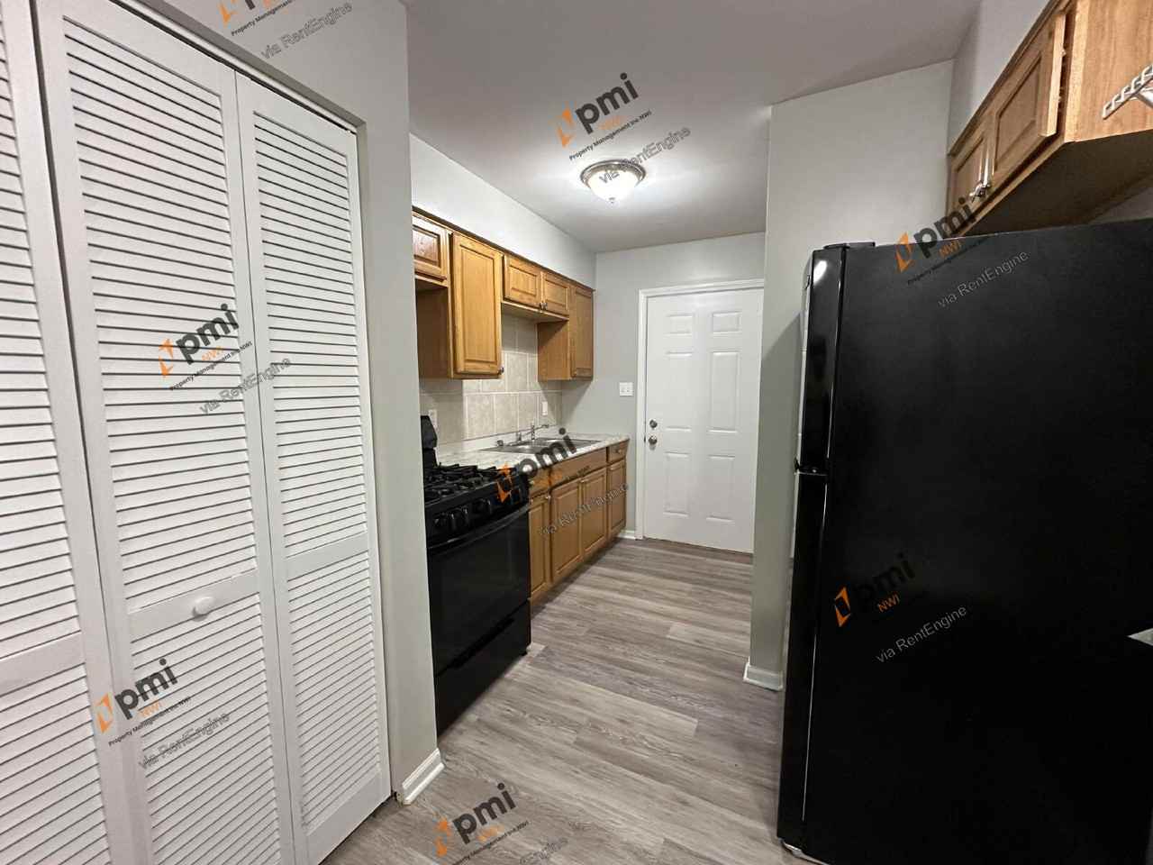 5931 Jefferson St - Photo 7 of 12