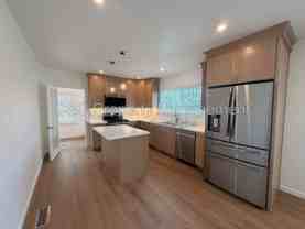 595 Pearl St - Photo 1 of 1