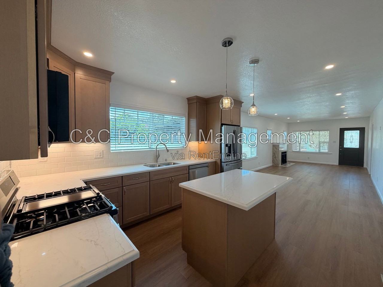 595 Pearl St - Photo 4 of 29