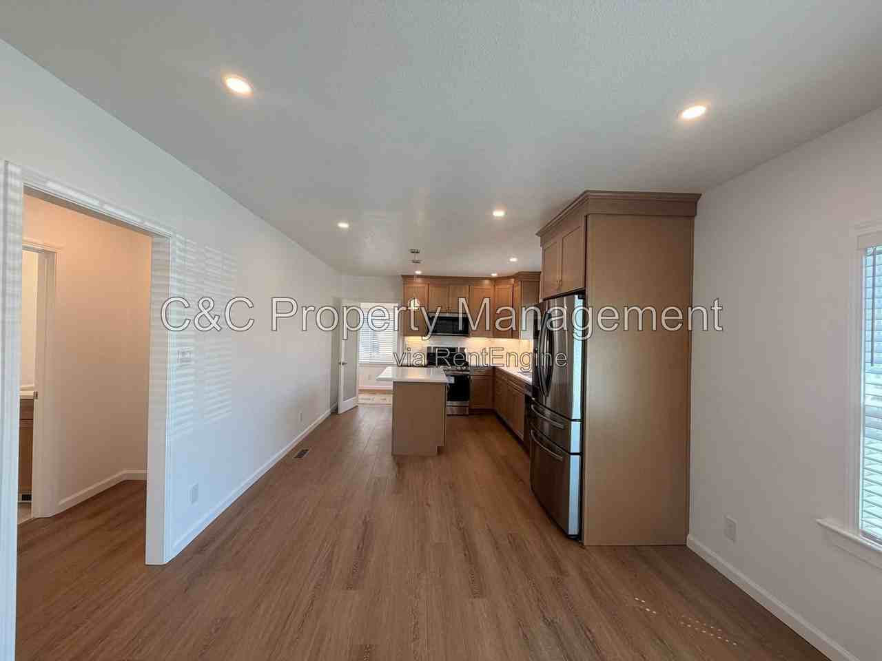 595 Pearl St - Photo 7 of 29