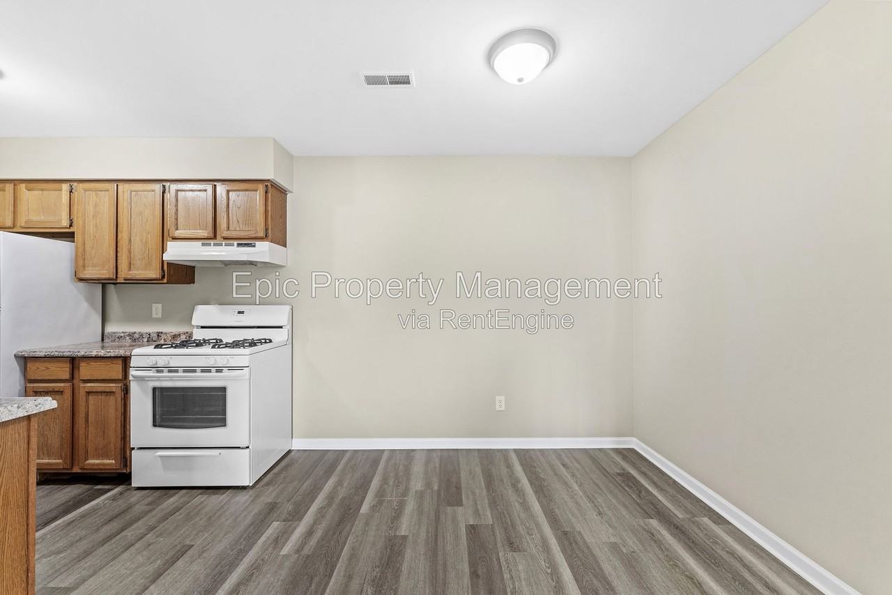 2700 6th St #304D - Photo 3 of 10