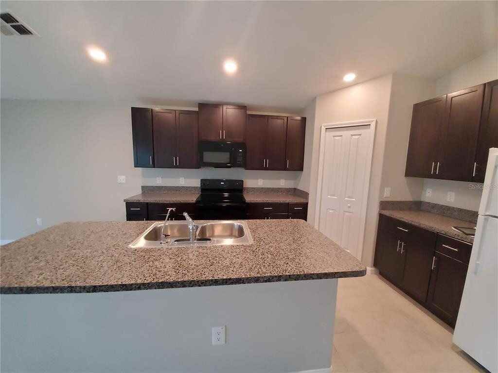 11103 Sage Canyon Dr - Photo 3 of 25