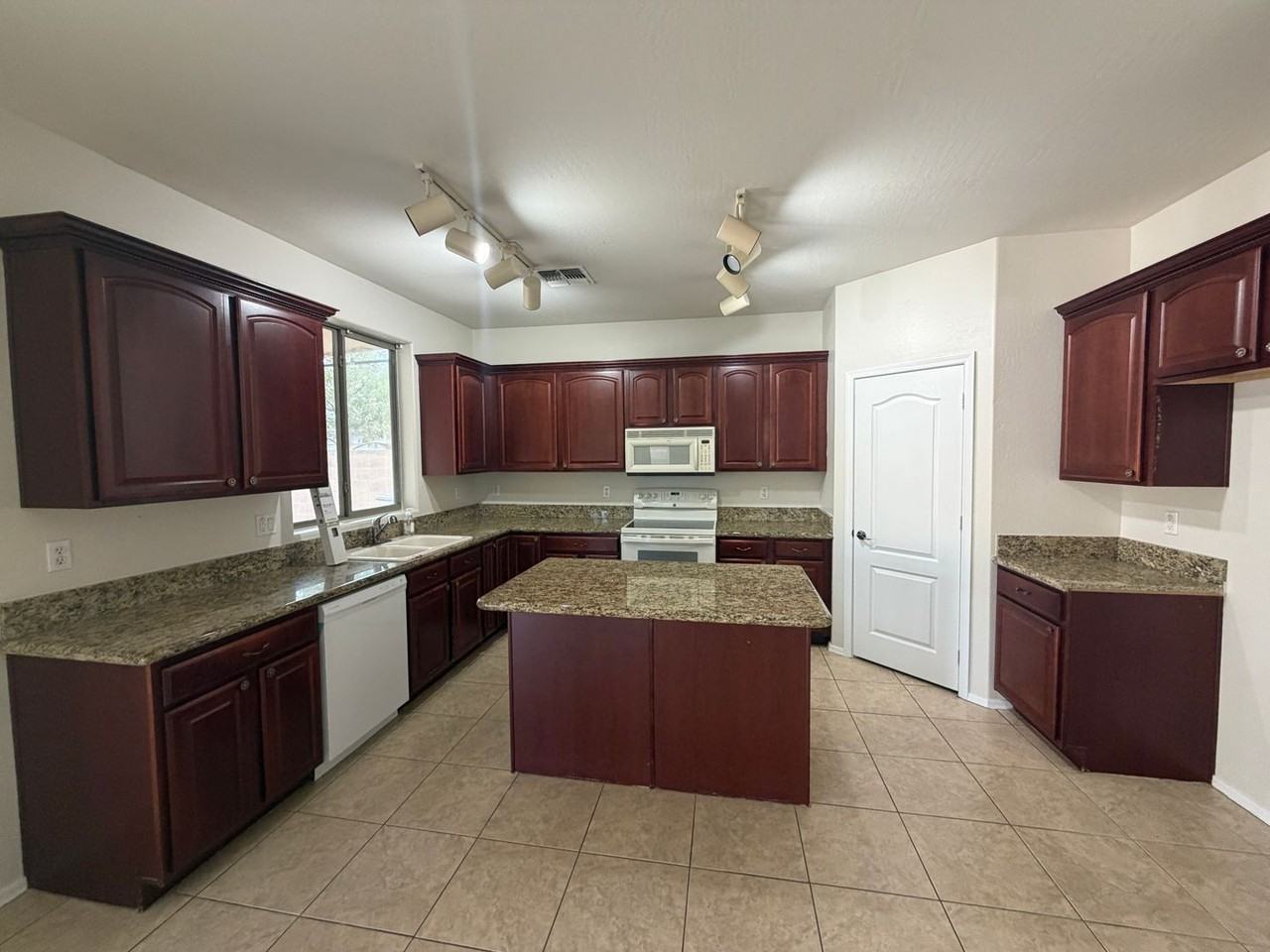 17112 W Young St - Photo 2 of 28