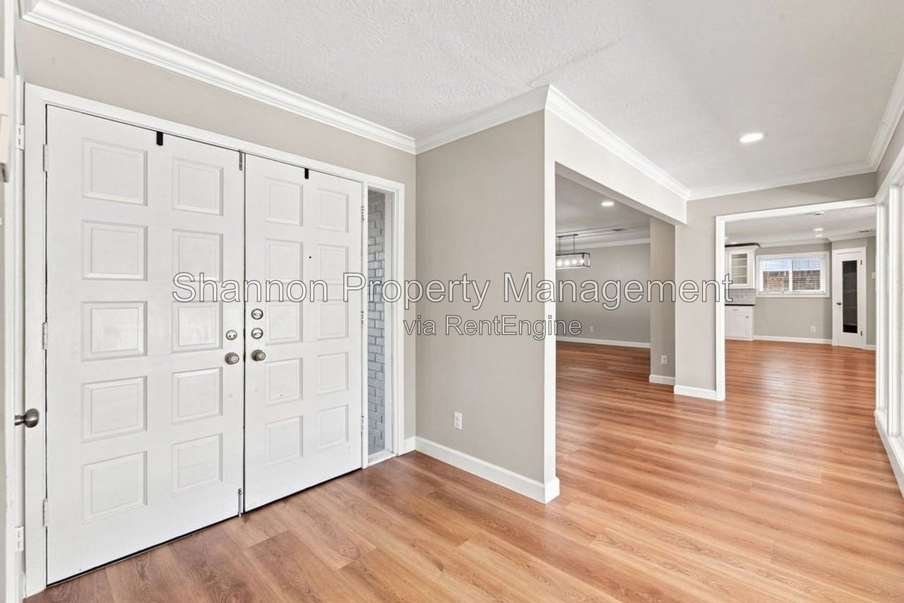 5522 Dumfries Dr - Photo 3 of 25
