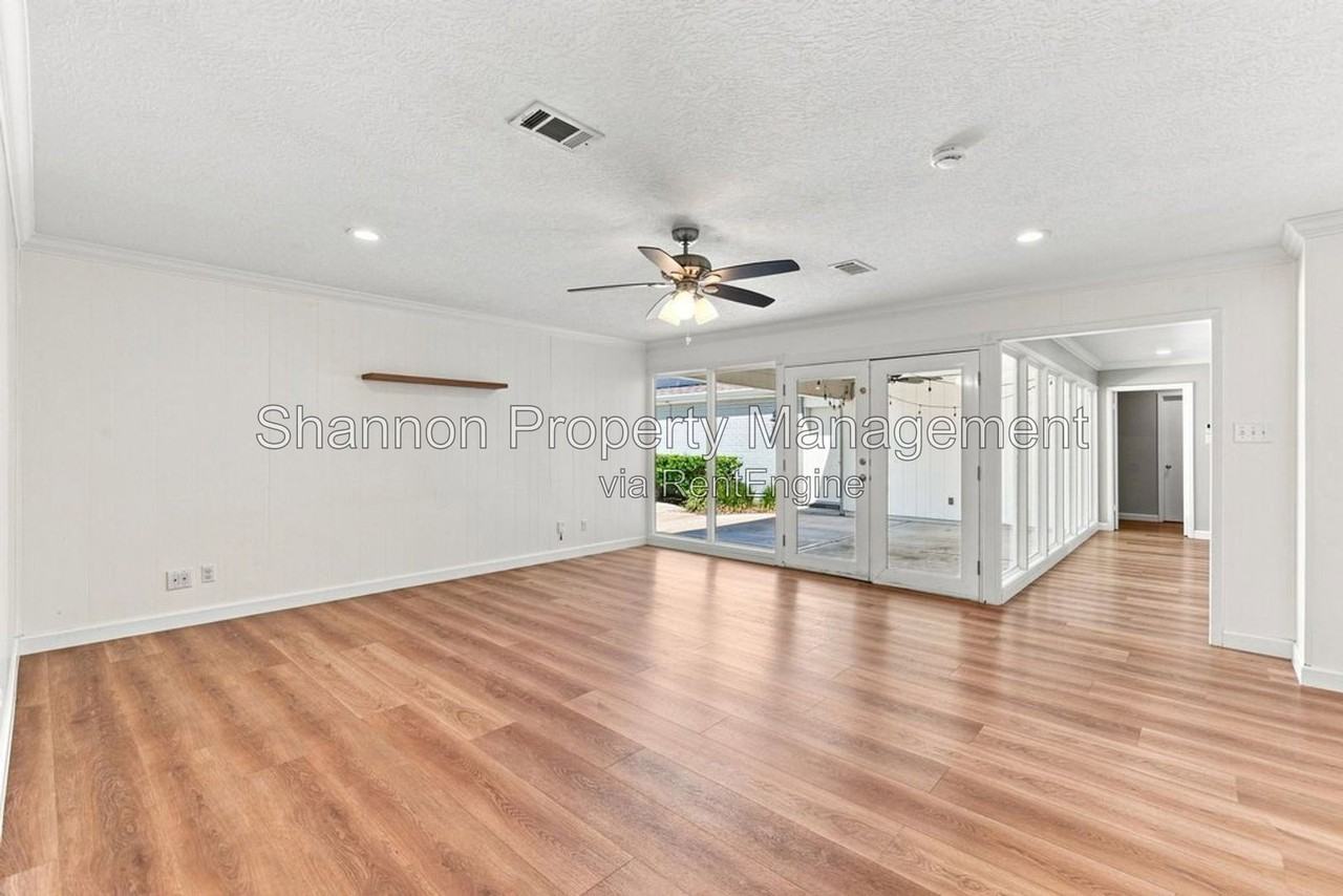 5522 Dumfries Dr - Photo 4 of 25