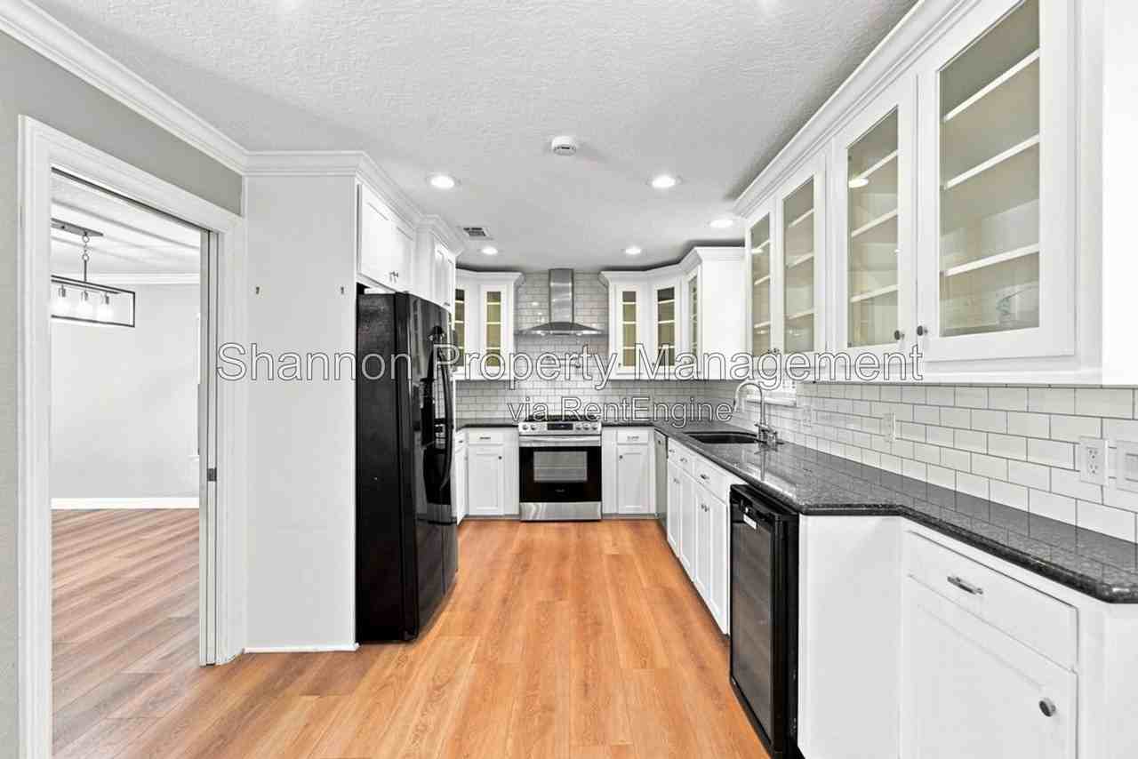5522 Dumfries Dr - Photo 7 of 25