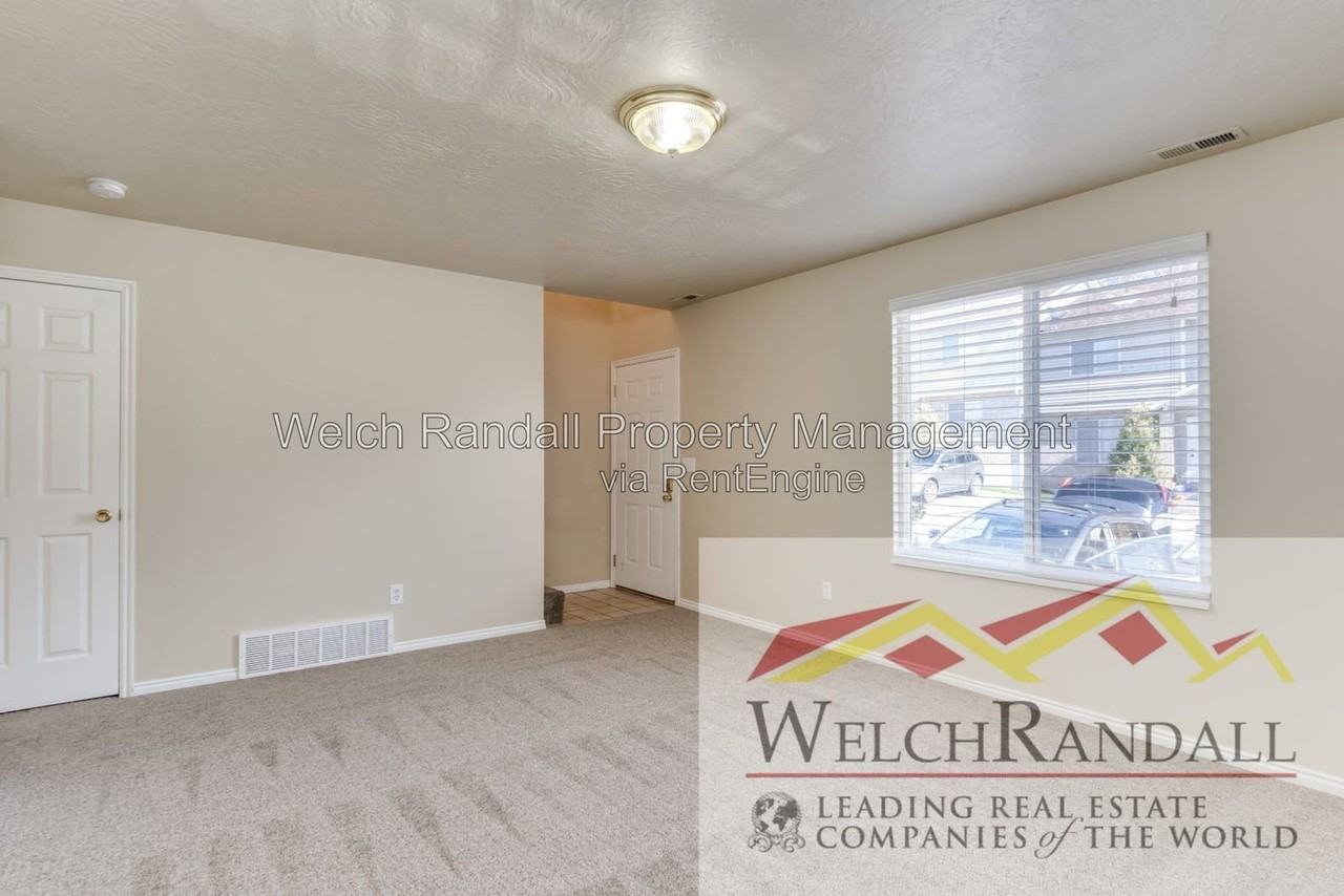 478 E 2600 N #1 - Photo 4 of 25