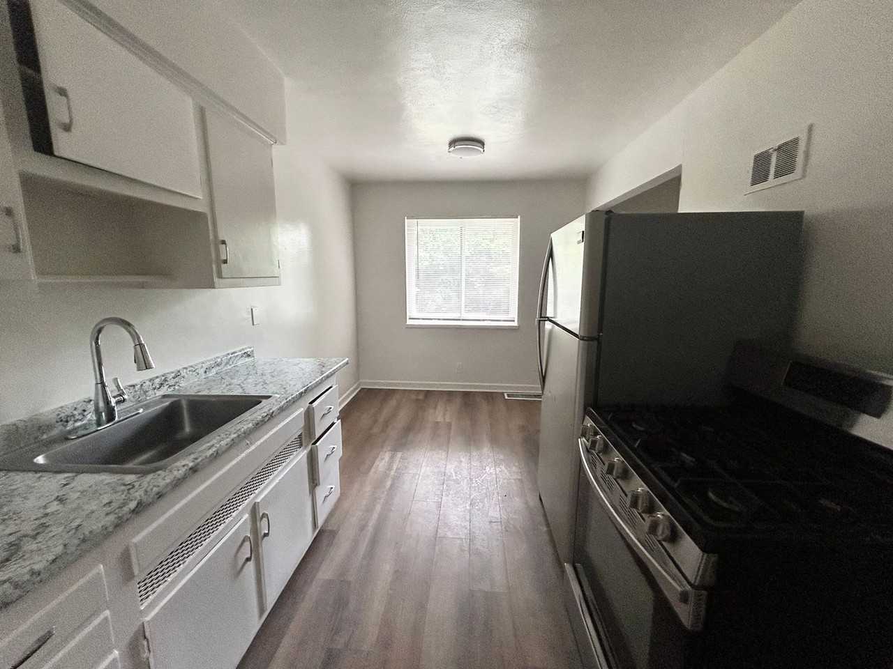 2616 Newport Ave #5 - Photo 2 of 5