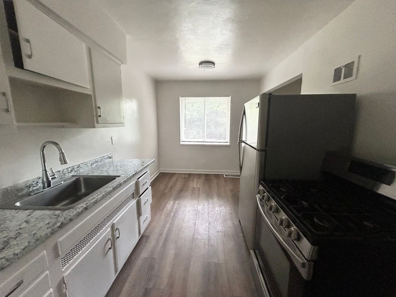 2616 Newport Ave #1 - Photo 3 of 5