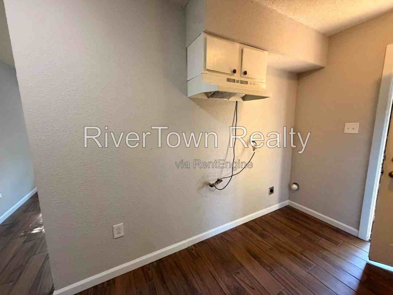 907 Pope St - Photo 7 of 11