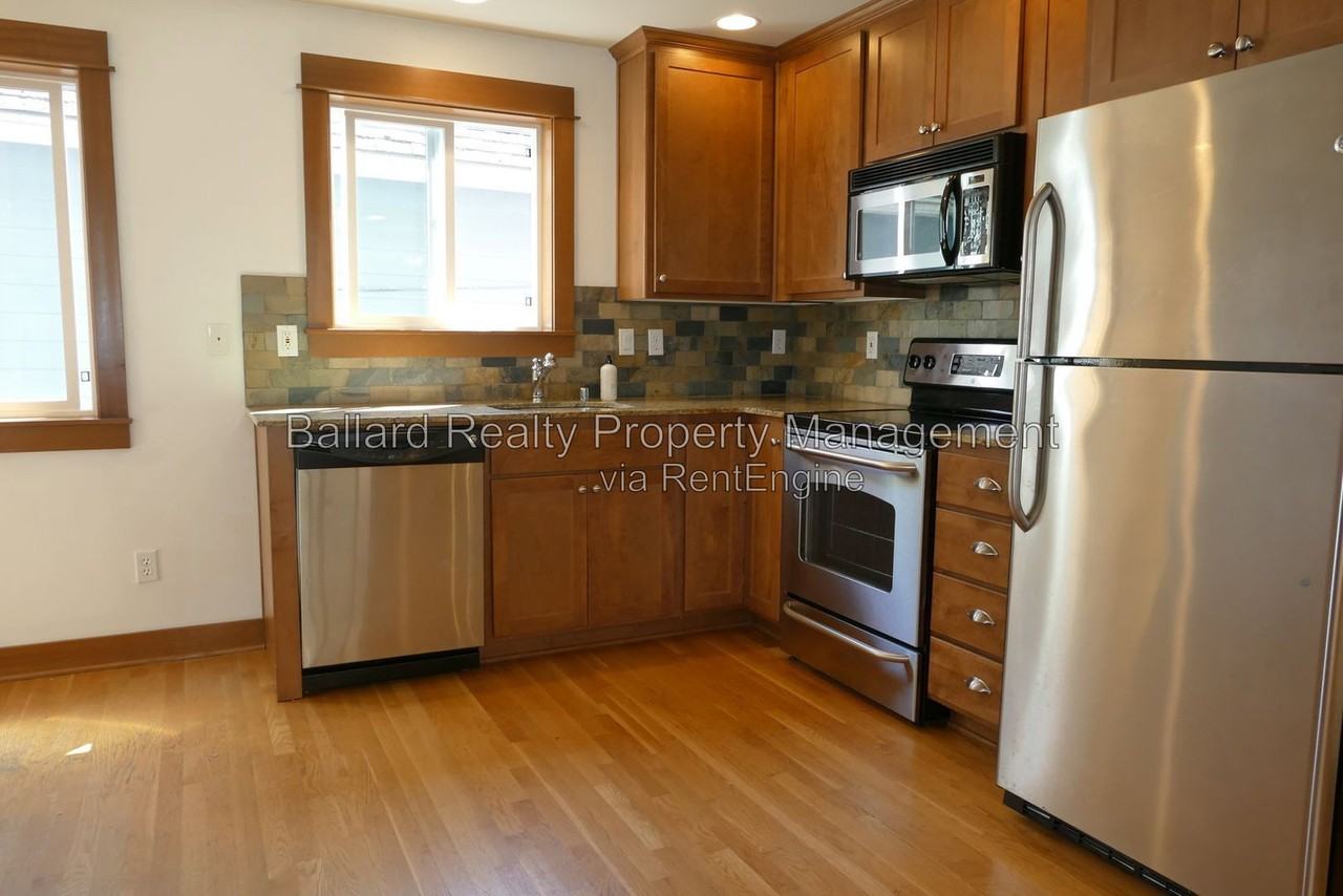 4514 Dayton Ave N - Photo 4 of 13