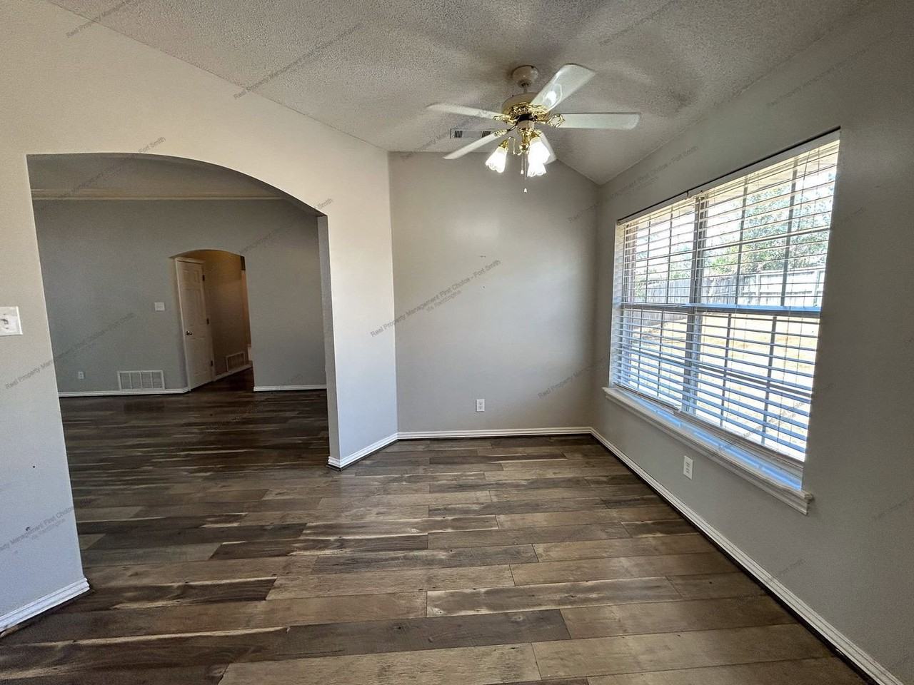 312 Northridge Dr - Photo 6 of 31