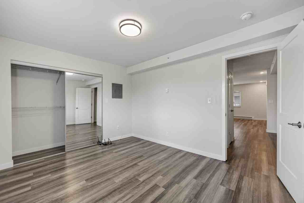 519 N Lincoln St - Photo 4 of 38