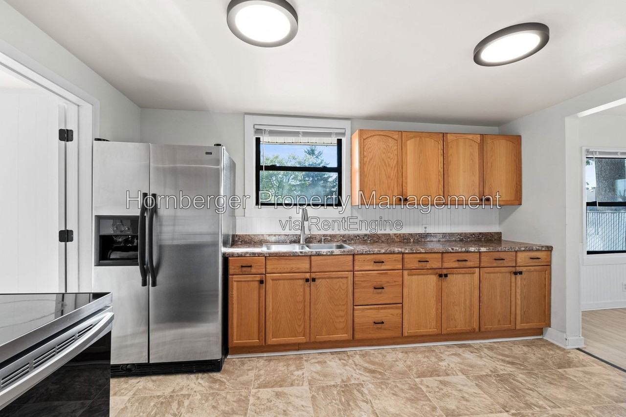 1327 E Walton Ave - Photo 3 of 35