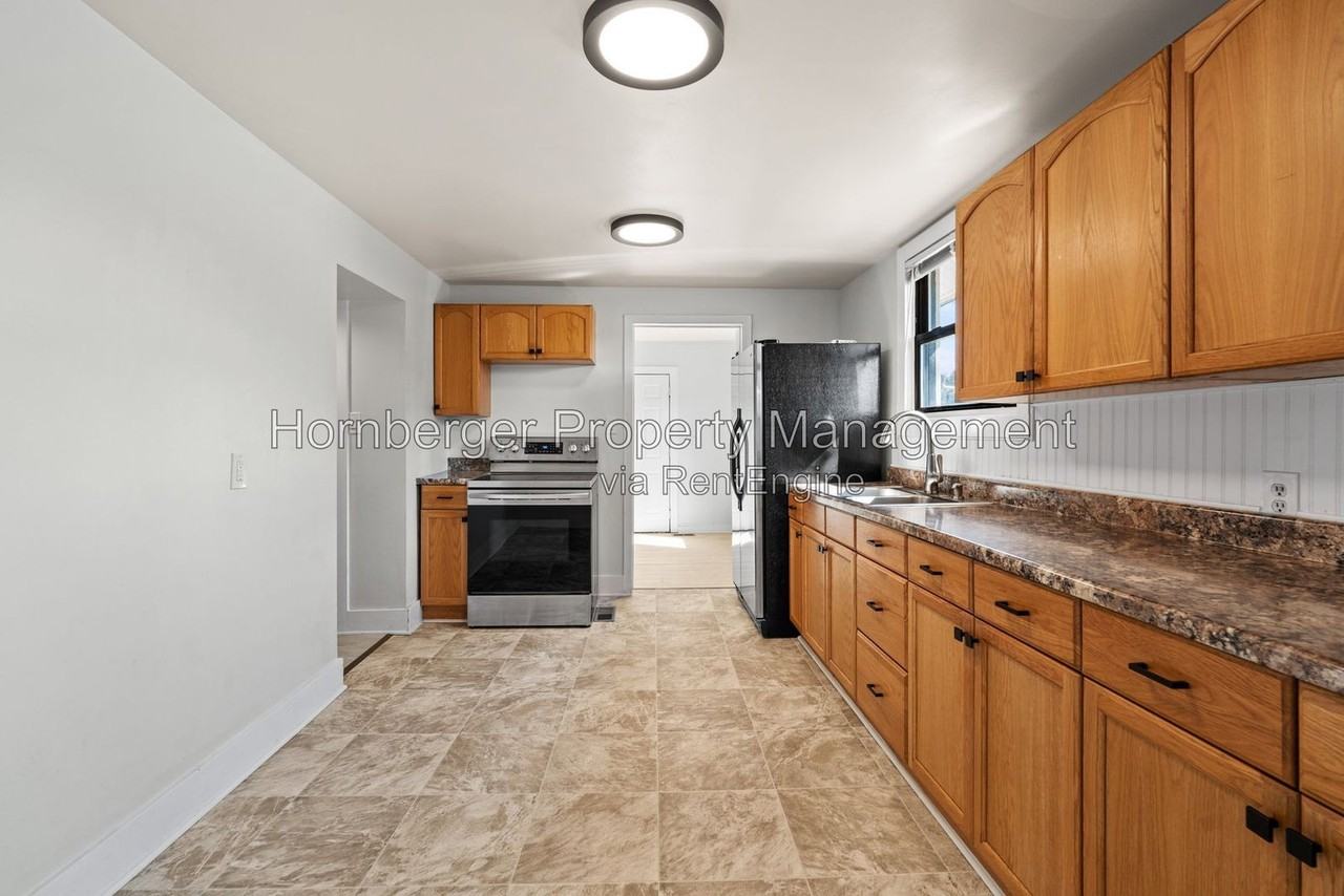 1327 E Walton Ave - Photo 4 of 35