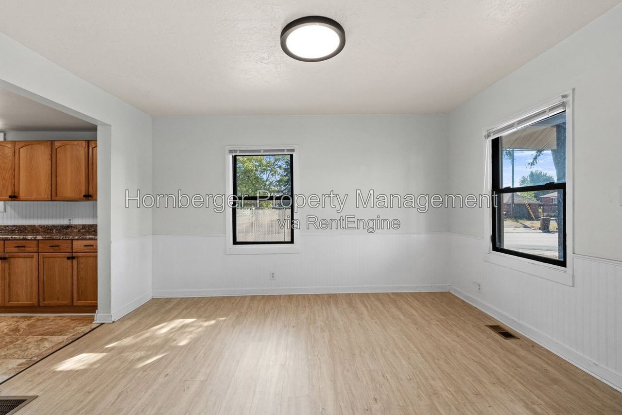 1327 E Walton Ave - Photo 5 of 35