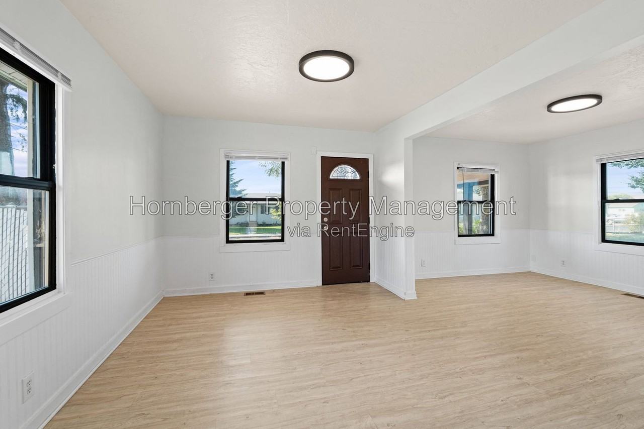 1327 E Walton Ave - Photo 7 of 35