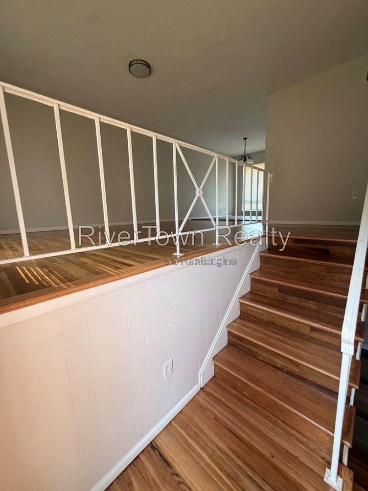 1327 Busby Ave - Photo 2 of 21