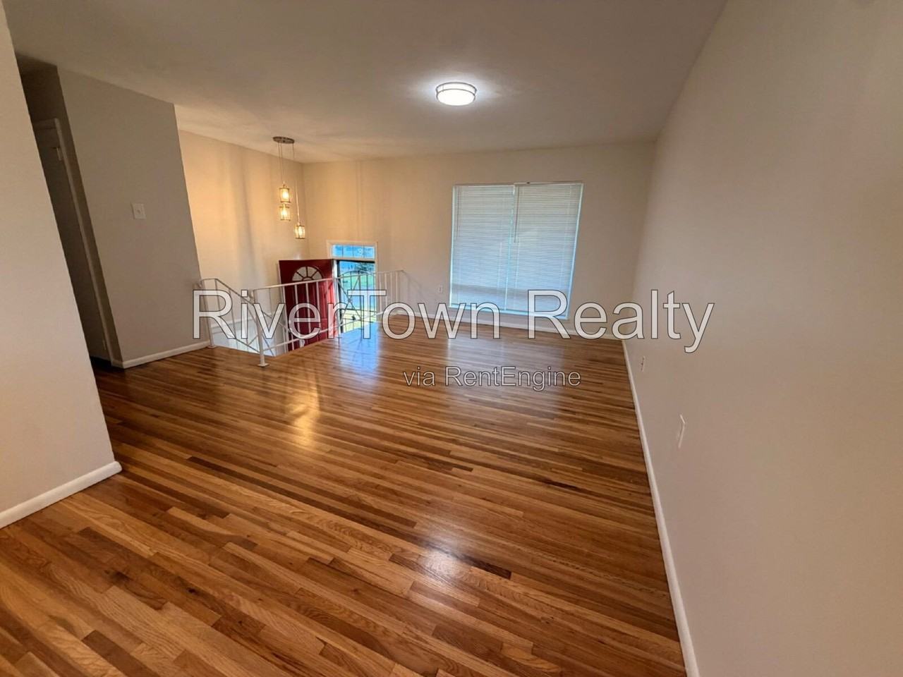 1327 Busby Ave - Photo 4 of 21
