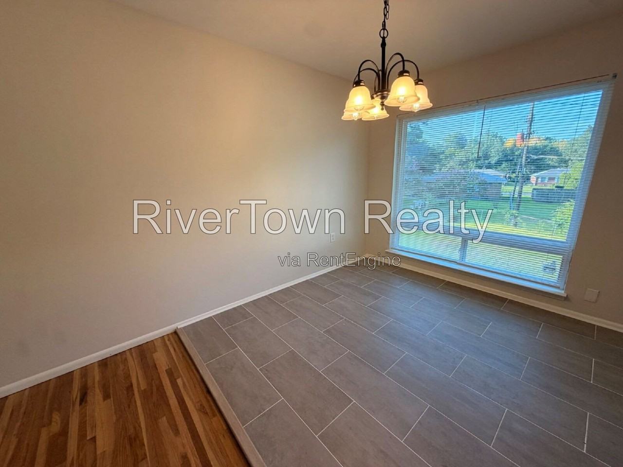 1327 Busby Ave - Photo 5 of 21