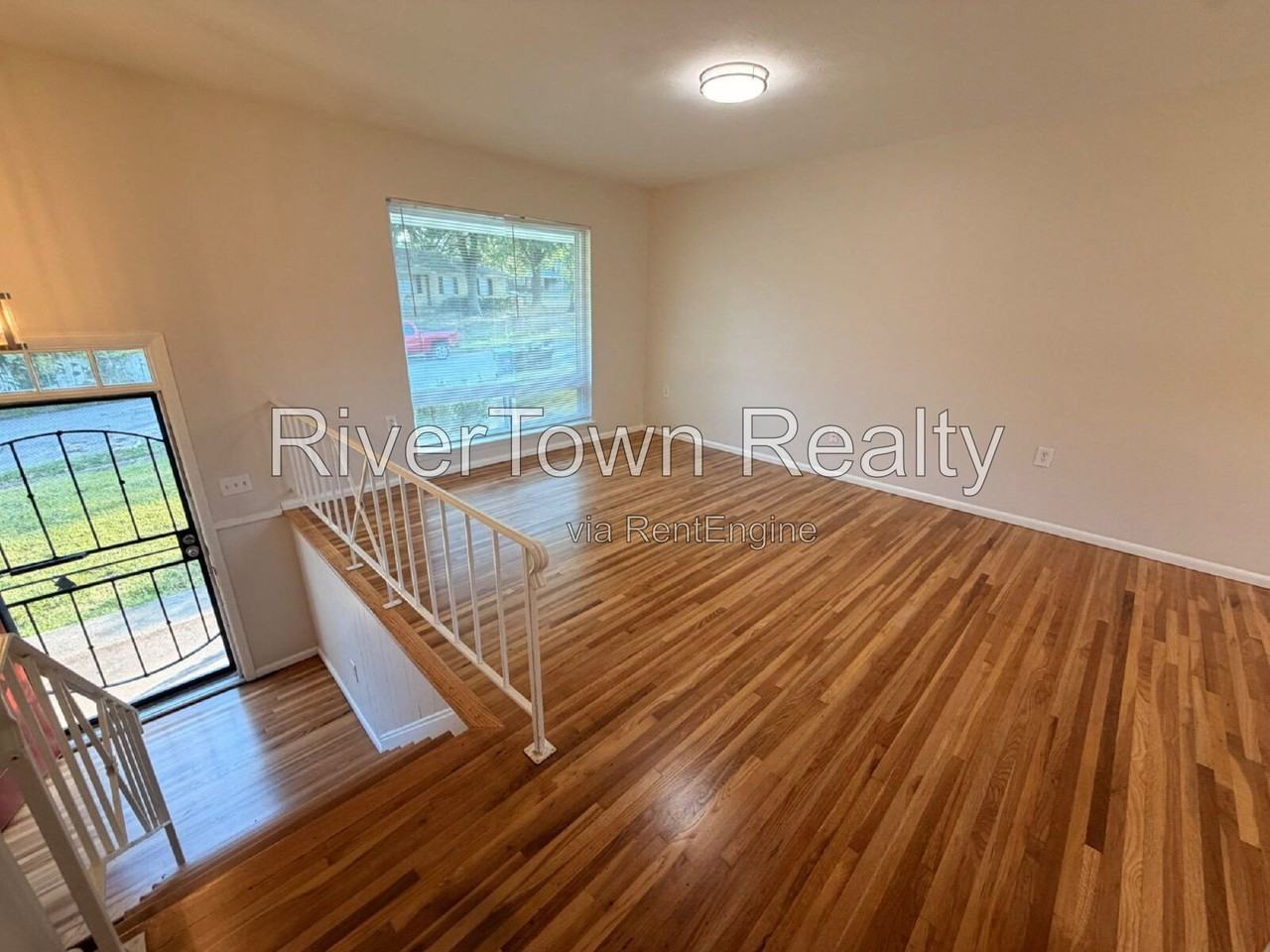 1327 Busby Ave - Photo 6 of 21