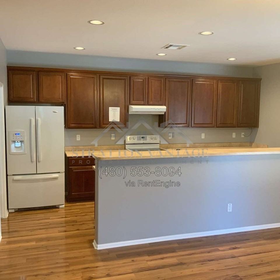 1068 S Hawk Ln - Photo 3 of 16