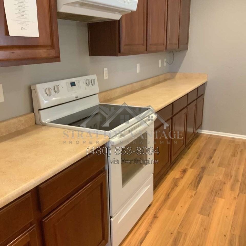 1068 S Hawk Ln - Photo 4 of 16
