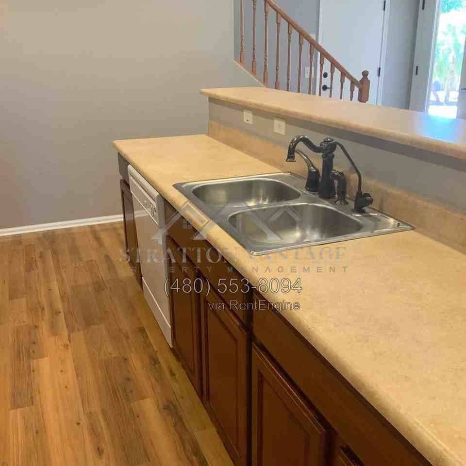 1068 S Hawk Ln - Photo 5 of 16