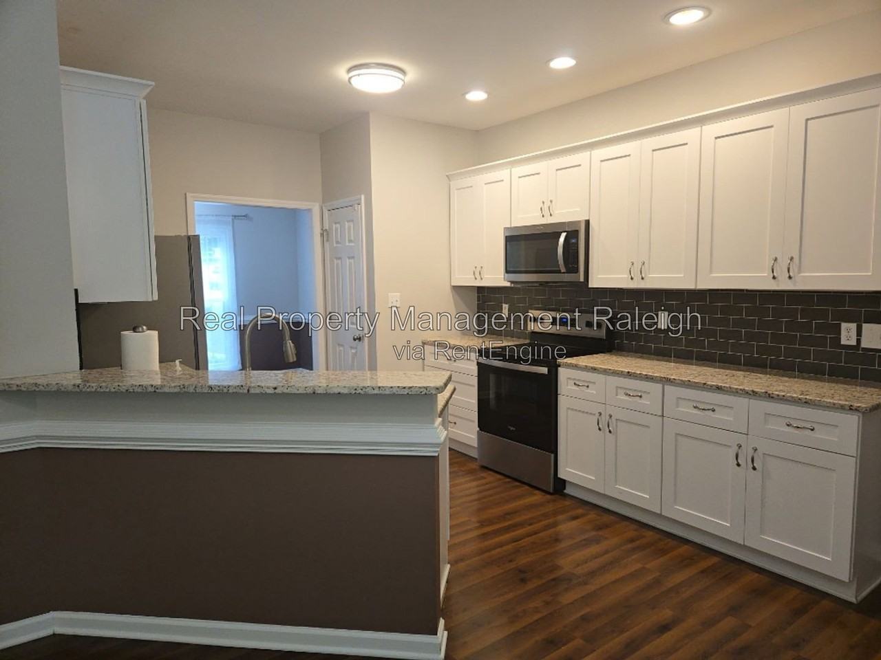 8500 Clivedon Dr - Photo 5 of 19