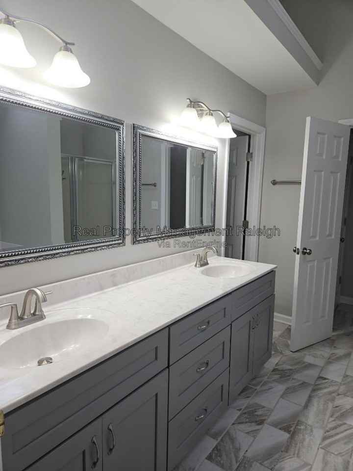 8500 Clivedon Dr - Photo 7 of 19