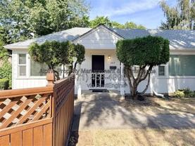 1017 Ne Birchwood Dr - Photo 1 of 1