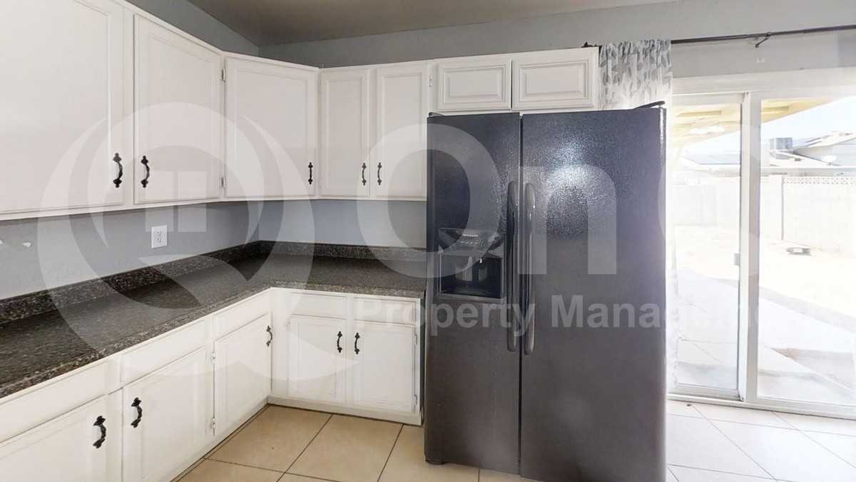 14608 N 54th Ave - Photo 3 of 24