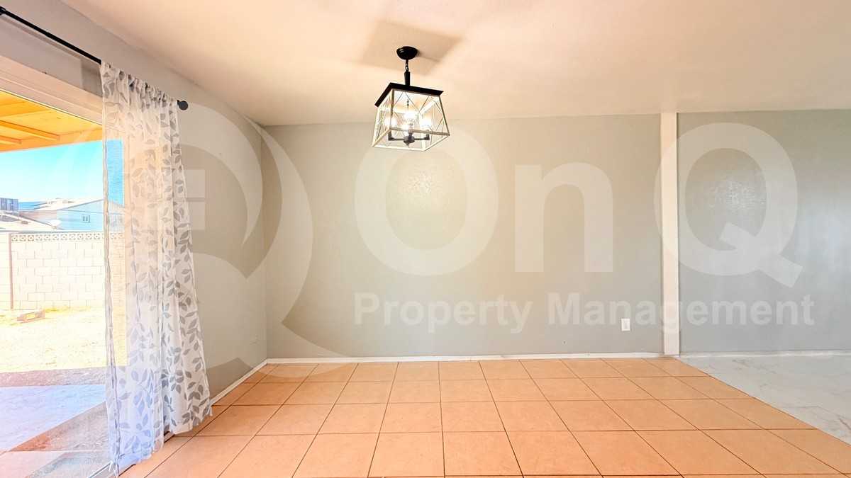 14608 N 54th Ave - Photo 5 of 24